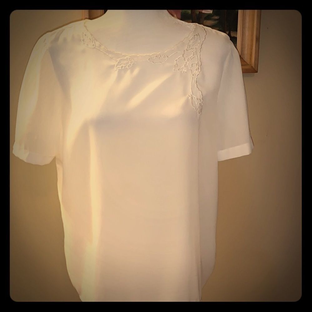 Vintage Joanna white chiffon short sleeve blouse. Size 16